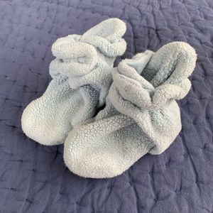 Zutano booties - baby blue size 6-12 mos